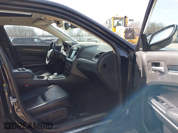 2019 Chrysler 300 Limited with VIN 2C3CCAKGXKH569123, listed as a IAAI auction lot 41786636 with 63,540 mi miles. Bid and sale history available at carsss.com. Image 5.
