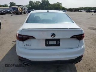 2024 Volkswagen Jetta GLI 40th Anniversary Edition z VIN 3VW8T7BU4RM027535, wystawiony jako Copart lot #64557924 z przebiegiem 16 010 mil mil oraz Szkoda całkowita • Salvage title. Historia ofert i sprzedaży dostępna na DreamBid. Obrazek 6.