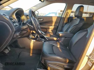 2020 Jeep Compass Altitude z VIN 3C4NJCBB7LT118041, wystawiony jako Copart lot #52822225 z przebiegiem 76 700 mil mil oraz Szkody całkowita. Historia ofert i sprzedaży dostępna na DreamBid. Obrazek 7.
