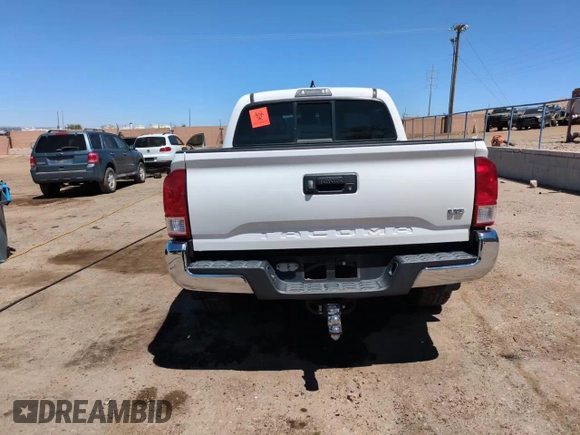 2017 Toyota Tacoma SR5 z VIN 5TFAZ5CN5HX048708, wystawiony jako Copart lot #53750475 z przebiegiem 104 861 mil mil oraz Szkody całkowita. Historia ofert i sprzedaży dostępna na DreamBid. Obrazek 13.