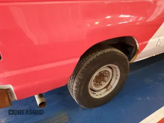 2009 Ford Econoline Cargo z VIN 1FTNE24L79DA83987, wystawiony jako IAAI lot #42484076 z przebiegiem 137 361 mil mil oraz . Historia ofert i sprzedaży dostępna na DreamBid. Obrazek 21.
