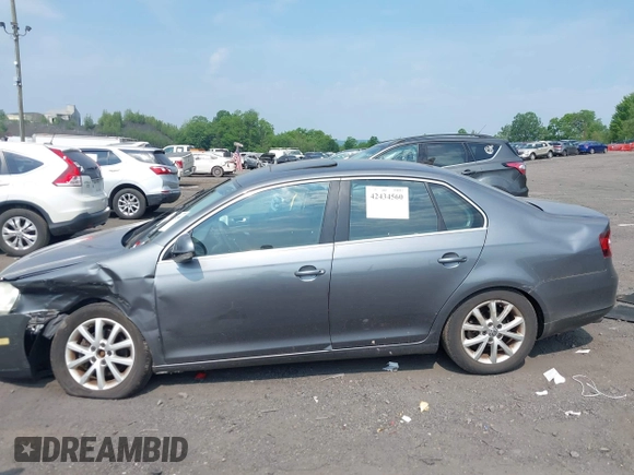 2010 Volkswagen Jetta Limited Edition z VIN 3VWRZ7AJ1AM017527, wystawiony jako IAAI lot #42434560 z przebiegiem 132 891 mil mil oraz . Historia ofert i sprzedaży dostępna na DreamBid. Obrazek 14.