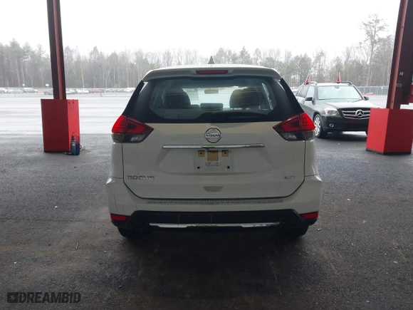 2017 Nissan Rogue SL with VIN JN8AT2MV1HW010658, listed as a IAAI auction lot 41923633 with 139,671 mi miles. Bid and sale history available at carsss.com. Image 16.