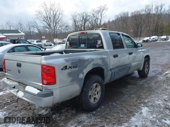 2006 Dodge Dakota SLT with VIN 1D7HW48K16S682999, listed as a IAAI auction lot 41303631 with 133,864 mi miles. Bid and sale history available at carsss.com. Image 4.