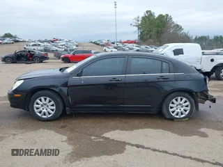 2010 Chrysler Sebring Touring z VIN 1C3CC4FB5AN226242, wystawiony jako IAAI lot #41451830 z przebiegiem 246 121 mil mil oraz . Historia ofert i sprzedaży dostępna na DreamBid. Obrazek 15.
