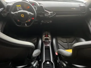 2014 Ferrari 458 Italia z VIN ZFF68NHA6E0201648, wystawiony jako Copart lot #41274584 z przebiegiem 15 586 mil mil oraz . Historia ofert i sprzedaży dostępna na DreamBid. Obrazek 8.