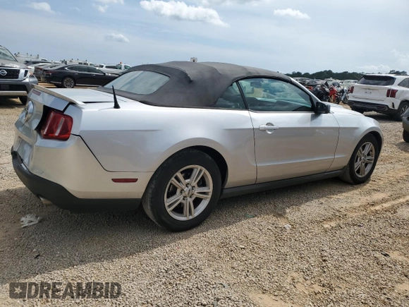 2012 Ford Mustang V6 z VIN 1ZVBP8EM8C5207416, wystawiony jako Copart lot #57823615 z przebiegiem 162 286 mil mil oraz Szkoda całkowita • Salvage title. Historia ofert i sprzedaży dostępna na DreamBid. Obrazek 3.