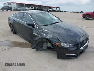 2019 Jaguar XJ z VIN SAJWA1CEXKMW22140, wystawiony jako IAAI lot #42113507 z przebiegiem 24 207 mil mil oraz . Historia ofert i sprzedaży dostępna na DreamBid. Obrazek 6.
