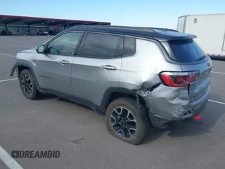 2019 Jeep Compass Trailhawk z VIN 3C4NJDDB6KT722424, wystawiony jako IAAI lot #42270528 z przebiegiem 98 007 mil mil oraz . Historia ofert i sprzedaży dostępna na DreamBid. Obrazek 3.