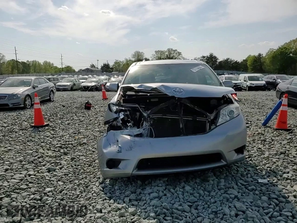 2015 Toyota Sienna LE AAS with VIN 5TDKK3DCXFS528241, listed as a Copart auction lot 52753055 with 132,207 mi miles and Salvage Title. Bid and sale history available at DreamBid. Image 12.