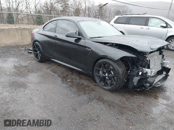 2020 BMW M2 Competition z VIN WBS2U7C05L7E24573, wystawiony jako IAAI lot #41688525 z przebiegiem 18 909 mil mil oraz . Historia ofert i sprzedaży dostępna na DreamBid. Obrazek 1.