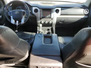 2016 Toyota Tundra SR5 z VIN 5TFEW5F18GX203317, wystawiony jako Copart lot #56486995 z przebiegiem 263 015 mil mil oraz Czysty tytuł • Clean title. Historia ofert i sprzedaży dostępna na DreamBid. Obrazek 8.
