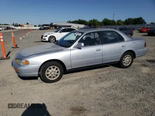 1995 Toyota Camry LE z VIN JT2SK12E1S0317363, wystawiony jako Copart lot #58652095 z przebiegiem 317 577 mil mil oraz Czysty tytuł • Clean title. Historia ofert i sprzedaży dostępna na DreamBid. Obrazek 1.