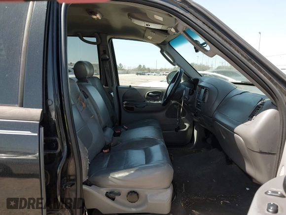 2003 Ford F-150 XLT with VIN 1FTRW07L43KB05221, listed as a IAAI auction lot 41762332 with 226,660 mi miles. Bid and sale history available at carsss.com. Image 5.