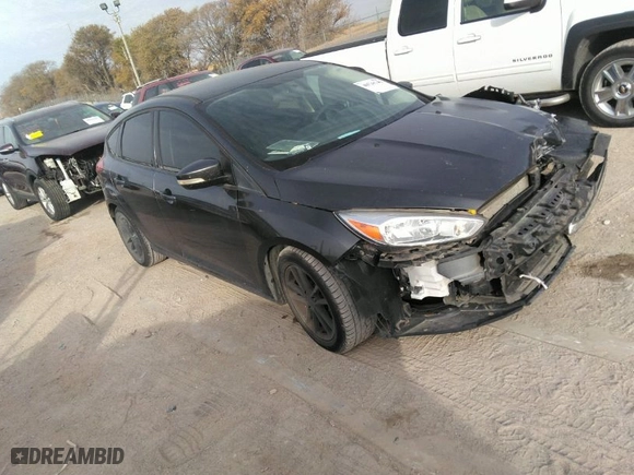 2017 Ford Focus SE with VIN 1FADP3K22HL205445, listed as a IAAI auction lot 40720343 with 39,959 mi miles. Bid and sale history available at carsss.com. Image 1.