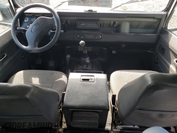 1996 Land Rover Defender с VIN SALLDHM68TA991998, выставлен на аукционе Copart как лот 57596025 с пробегом 150 656 миль миль и Списание • Salvage title. История ставок и продаж доступна на DreamBid. Изображение 8.