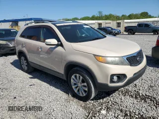 2011 Kia Sorento EX with VIN 5XYKU4A29BG116105, listed as a Copart auction lot 52570045 with 268,549 mi miles and Salvage Title. Bid and sale history available at carsss.com. Image 4.