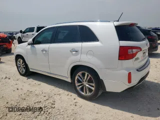 2015 Kia Sorento SX z VIN 5XYKW4A76FG578746, wystawiony jako Copart lot #56185905 z przebiegiem 141 006 mil mil oraz Czysty tytuł • Clean title. Historia ofert i sprzedaży dostępna na DreamBid. Obrazek 2.