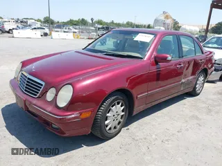 2001 Mercedes-Benz E 320 z VIN WDBJF65J31B357006, wystawiony jako IAAI lot #42428345 z przebiegiem 103 239 mil mil oraz . Historia ofert i sprzedaży dostępna na DreamBid. Obrazek 2.
