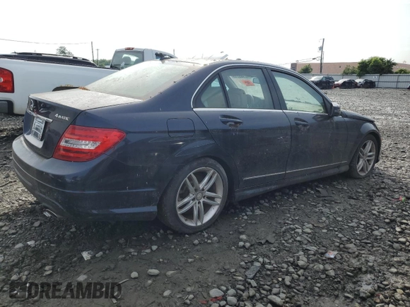 2012 Mercedes-Benz C 300 Sport z VIN WDDGF8BB7CR234264, wystawiony jako Copart lot #62985715 z przebiegiem Nie podano mil oraz Czysty tytuł • Clean title. Historia ofert i sprzedaży dostępna na DreamBid. Obrazek 3.