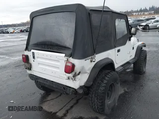 1992 Jeep Wrangler with VIN 2J4FY29S8NJ549602, listed as a IAAI auction lot 41471853 with 324,194 mi miles. Bid and sale history available at carsss.com. Image 6.