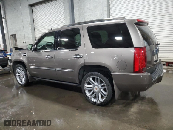 2014 Cadillac Escalade Platinum z VIN 1GYS4DEFXER185821, wystawiony jako Copart lot #78926874 z przebiegiem 142 534 mil mil oraz Szkoda całkowita • Salvage title. Historia ofert i sprzedaży dostępna na DreamBid. Obrazek 2.
