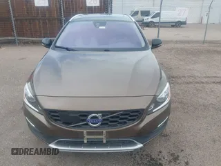 2016 Volvo V60 Cross Country T5 with VIN YV4612HKXG1012957, listed as a IAAI auction lot 41948492 with 73,354 mi miles. Bid and sale history available at carsss.com. Image 12.