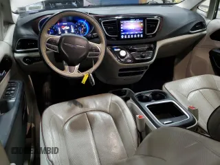 2017 Chrysler Pacifica Limited z VIN 2C4RC1GG4HR565098, wystawiony jako Copart lot #53072755 z przebiegiem 93 896 mil mil oraz Szkoda całkowita • Salvage title. Historia ofert i sprzedaży dostępna na DreamBid. Obrazek 8.