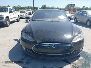 2014 Tesla Model S P85D with VIN 5YJSA1H25EFP65571, listed as a IAAI auction lot 42185442 with 115,990 mi miles and . Bid and sale history available at DreamBid. Image 6.