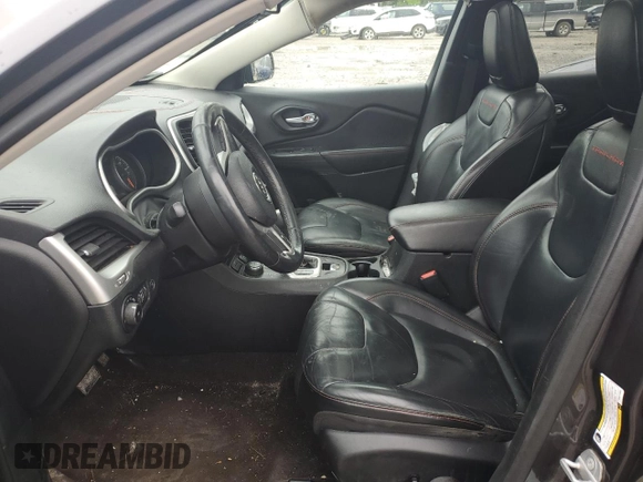 2016 Jeep Cherokee Trailhawk z VIN 1C4PJMBS1GW211605, wystawiony jako Copart lot #53381825 z przebiegiem 160 238 mil mil oraz Szkoda całkowita • Salvage title. Historia ofert i sprzedaży dostępna na DreamBid. Obrazek 7.