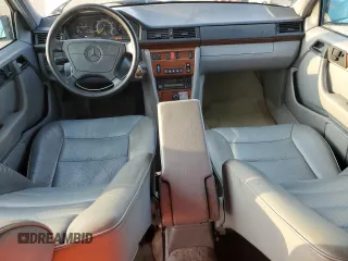 1995 Mercedes-Benz E Class with VIN WDBEA32E4SC215233, listed as a Copart auction lot 43661775 with 186,992 mi miles and Clean Title. Bid and sale history available at carsss.com. Image 8.