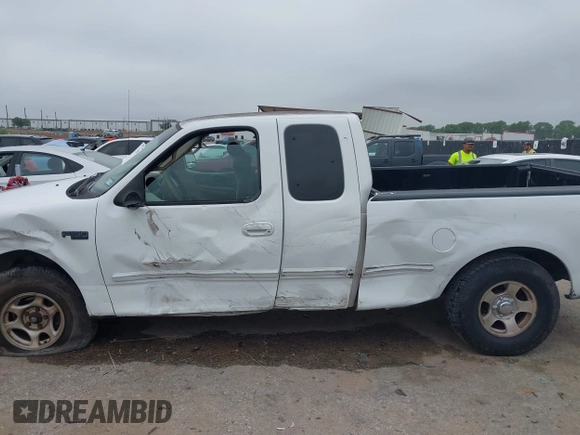 2001 Ford F-150 XL z VIN 1FTZX17281NB02781, wystawiony jako IAAI lot #42377688 z przebiegiem 180 830 mil mil oraz . Historia ofert i sprzedaży dostępna na DreamBid. Obrazek 14.