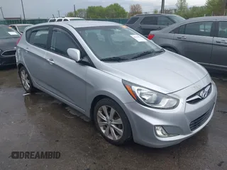 2012 Hyundai Accent SE z VIN KMHCU5AE0CU054285, wystawiony jako IAAI lot #42170678 z przebiegiem 92 172 mil mil oraz . Historia ofert i sprzedaży dostępna na DreamBid. Obrazek 1.