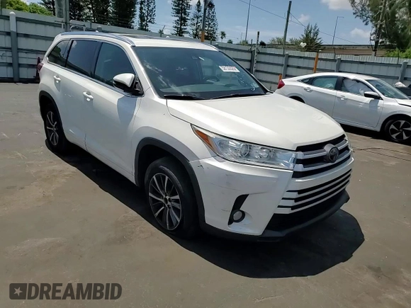 2018 Toyota Highlander SE with VIN 5TDKZRFH2JS550203, listed as a Copart auction lot 58133525 with 117,891 mi miles and Salvage title. Bid and sale history available at DreamBid. Image 14.