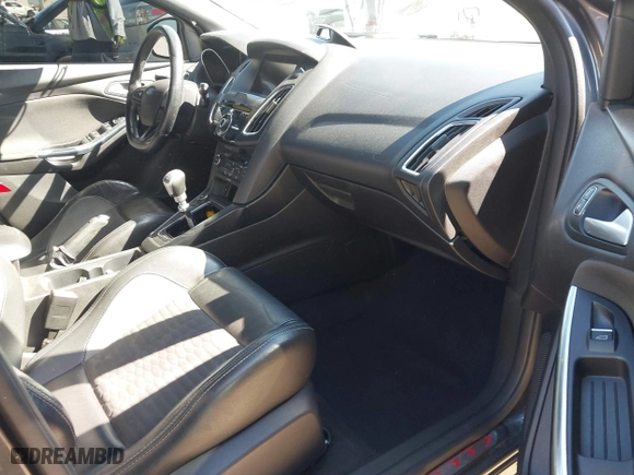 2017 Ford Focus ST with VIN 1FADP3L95HL303879, listed as a IAAI auction lot 41637468 with 92,593 mi miles. Bid and sale history available at carsss.com. Image 5.
