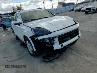 2024 Porsche Cayenne z VIN WP1AA2AY5RDA12912, wystawiony jako Copart lot #44555195 z przebiegiem 7 587 mil mil oraz Szkoda całkowita • Salvage title. Historia ofert i sprzedaży dostępna na DreamBid. Obrazek 12.