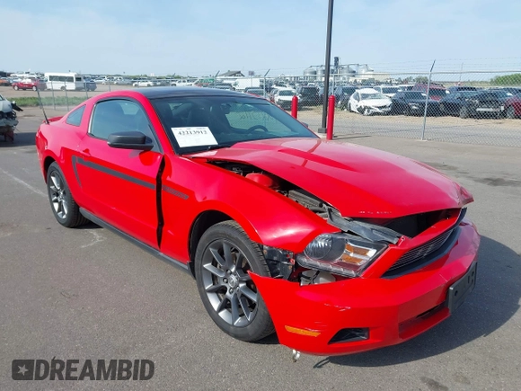 2011 Ford Mustang V6 z VIN 1ZVBP8AM3B5101427, wystawiony jako IAAI lot #42213912 z przebiegiem 146 591 mil mil oraz . Historia ofert i sprzedaży dostępna na DreamBid. Obrazek 1.