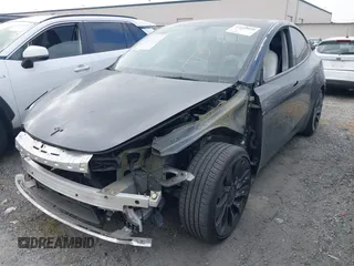 2023 Tesla Model Y Performance z VIN 7SAYGDEF6PF774965, wystawiony jako IAAI lot #41655550 z przebiegiem 33 824 mil mil oraz . Historia ofert i sprzedaży dostępna na DreamBid. Obrazek 19.