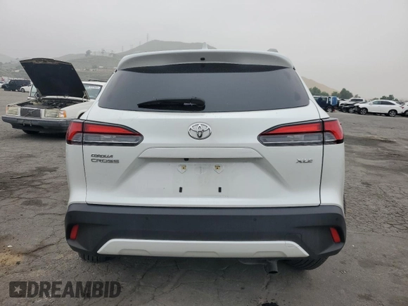 2022 Toyota Corolla Cross XLE with VIN 7MUDAAAG6NV014706, listed as a Copart auction lot 52456065 with 31,041 mi miles and Salvage title. Bid and sale history available at DreamBid. Image 6.
