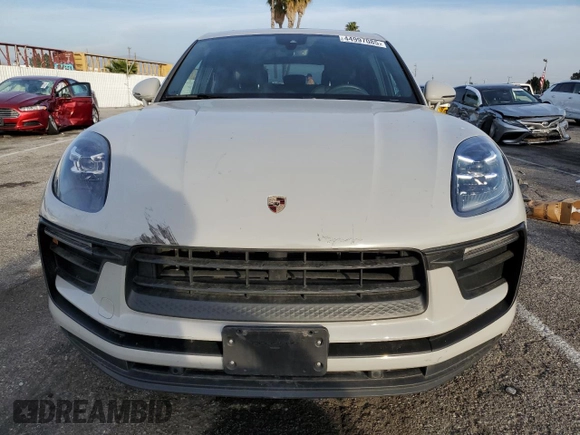 2022 Porsche Macan with VIN WP1AA2A53NLB09015, listed as a Copart auction lot 44997085 with 13,999 mi miles and Salvage title. Bid and sale history available at DreamBid. Image 5.