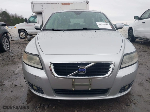 2009 Volvo V50 2.4L with VIN YV1MW382592450021, listed as a IAAI auction lot 41548748 with 155,631 mi miles. Bid and sale history available at carsss.com. Image 12.