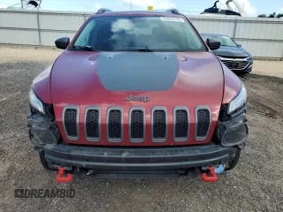 2017 Jeep Cherokee Trailhawk z VIN 1C4PJMBSXHW557783, wystawiony jako Copart lot #53978135 z przebiegiem 103 554 mil mil oraz Szkoda całkowita • Salvage title. Historia ofert i sprzedaży dostępna na DreamBid. Obrazek 5.