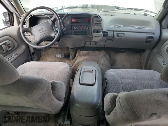 1996 Chevrolet Suburban with VIN 3GNEC16R5TG149147, listed as a Copart auction lot 84827204 with 320,305 mi miles and Salvage title. Bid and sale history available at DreamBid. Image 8.