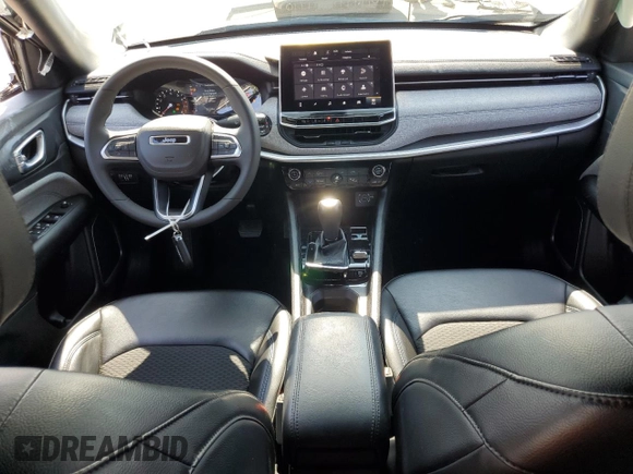 2023 Jeep Compass Latitude z VIN 3C4NJDBN3PT552804, wystawiony jako Copart lot #59872285 z przebiegiem 23 310 mil mil oraz Szkoda całkowita • Salvage title. Historia ofert i sprzedaży dostępna na DreamBid. Obrazek 8.