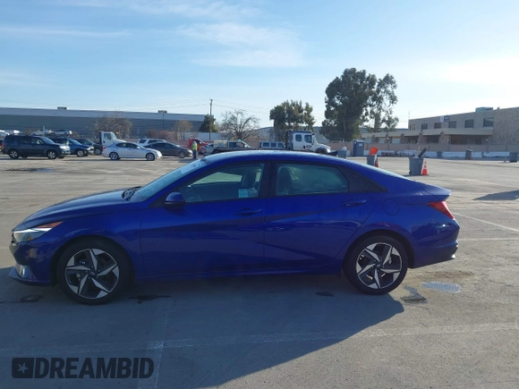 2023 Hyundai Elantra SEL z VIN KMHLS4AG4PU483002, wystawiony jako IAAI lot #41838930 z przebiegiem 7 501 mil mil oraz . Historia ofert i sprzedaży dostępna na DreamBid. Obrazek 14.