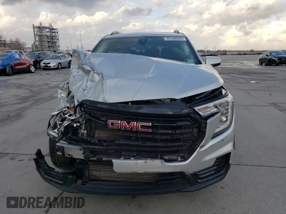 2022 GMC Terrain SLE z VIN 3GKALMEV9NL253730, wystawiony jako Copart lot #45146535 z przebiegiem Nie podano mil oraz Szkoda całkowita • Salvage title. Historia ofert i sprzedaży dostępna na DreamBid. Obrazek 5.