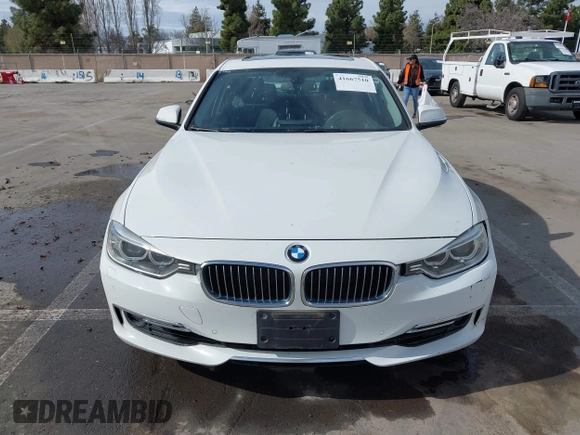 2015 BMW 3 Series 328i xDrive z VIN WBA3B3C59FJ983793, wystawiony jako IAAI lot #41667510 z przebiegiem 113 429 mil mil oraz . Historia ofert i sprzedaży dostępna na DreamBid. Obrazek 12.