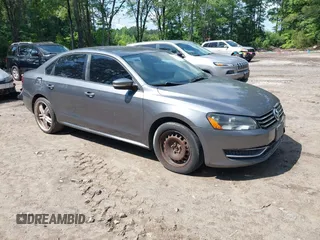 2014 Volkswagen Passat S z VIN 1VWAP7A37EC018693, wystawiony jako IAAI lot #42463719 z przebiegiem 143 105 mil mil oraz . Historia ofert i sprzedaży dostępna na DreamBid. Obrazek 1.