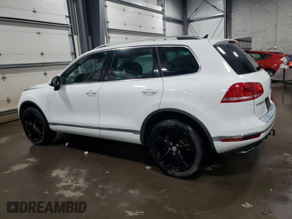 2017 Volkswagen Touareg Wolfsburg Edition z VIN WVGRF7BP7HD002143, wystawiony jako Copart lot #45328325 z przebiegiem 107 476 mil mil oraz Szkoda całkowita • Salvage title. Historia ofert i sprzedaży dostępna na DreamBid. Obrazek 2.