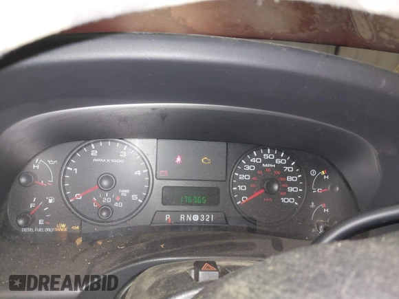 2005 Ford F-250 XL z VIN 1FTSX21P85EA05534, wystawiony jako IAAI lot #41276551 z przebiegiem 176 365 mil mil oraz . Historia ofert i sprzedaży dostępna na DreamBid. Obrazek 7.